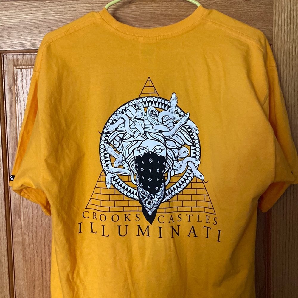 Crooks & Castles Yellow Medussa Pyramid Illuminati T-Shirt Size Large New/Unused